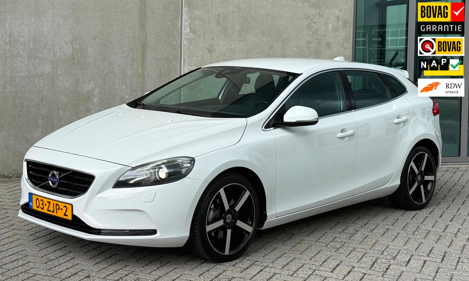 Volvo V40 - 1.6 T4 Summum 2012 180 PK Wit APK|NAP|LED|CAMERA - AutoWereld.nl