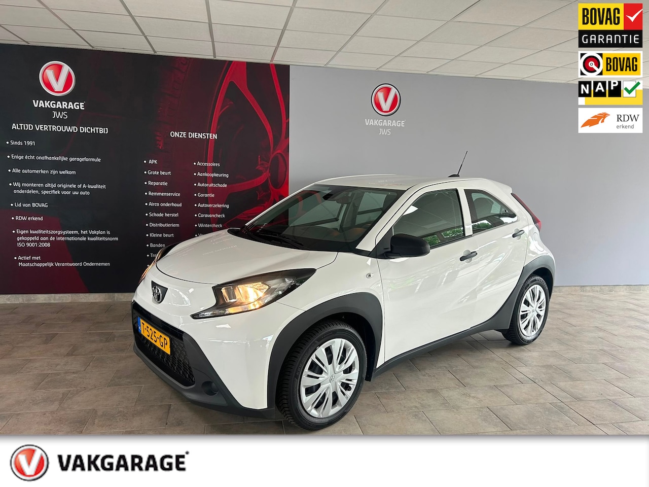 Toyota Aygo X - 1.0 VVT-i MT. incl. afl. beurt en garantie. carplay. - AutoWereld.nl