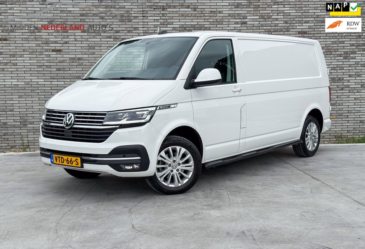 Volkswagen Transporter - 2.0 TDI L2H1 28 Bulli * AUTOMAAT * NIEUW STAAT * HIGHLINE * - AutoWereld.nl