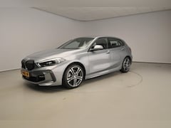 BMW 1-serie - 5-deurs 118i | M-Sportpakket | LED | Navigatie | Active cruise | Stoelverwarming | Sportst