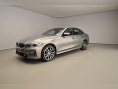 BMW 3-serie - Sedan 318i | LED | Leder | Navigatie | Trekhaak | Sportstoelen | Stoelverwarming | Keyles