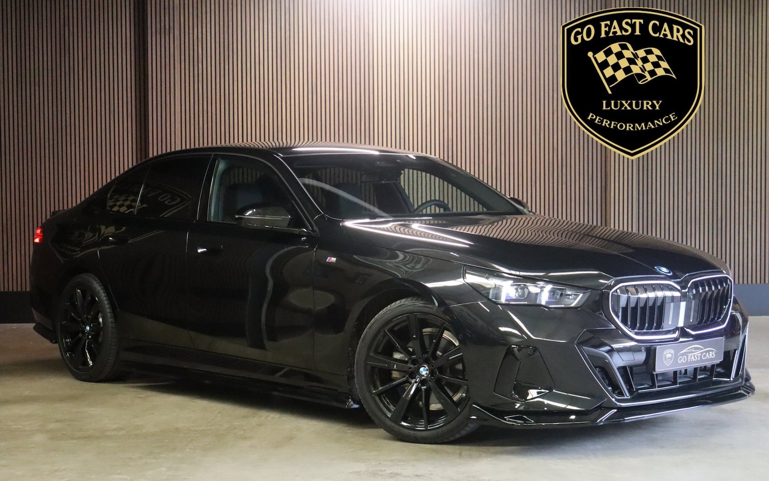 BMW 5-serie - 530e M Sport Edition |Iconi Glow|Black edition|Stoel verwarming voor+achter|Stoel ventilat - AutoWereld.nl