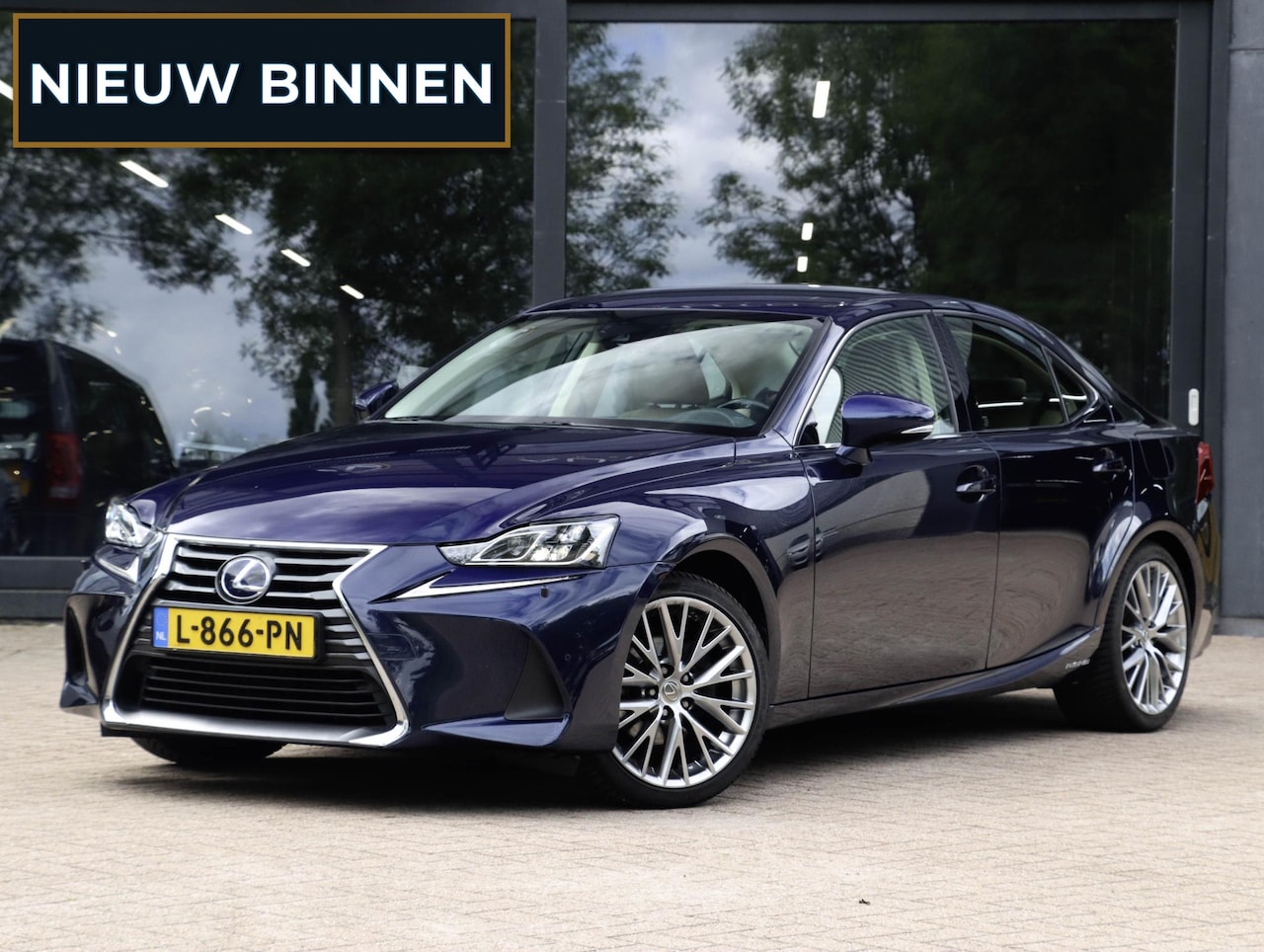 Lexus IS - 300h Hybrid Luxury Line | Mark Levinson | Stoelkoeling/Verwarming | Dealeronderhouden - AutoWereld.nl