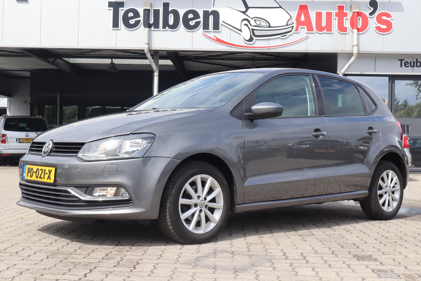 Volkswagen Polo - 1.2 TSI Highline | Cruise control | Climate control | LM velgen | 98.730 Km | 2015 - AutoWereld.nl
