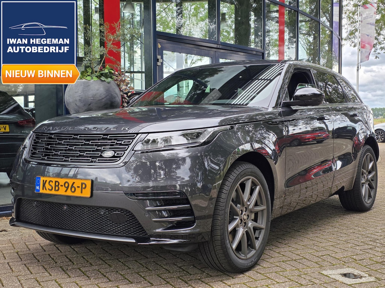 Land Rover Range Rover Velar - 2.0 P400e R-Dynamic HSE | Leder | 21 inch velgen | ECC | PDC + Camera | - AutoWereld.nl