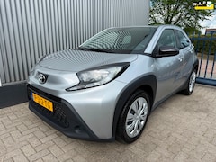 Toyota Aygo X - 1.0 VVT-i MT Play / APPLE CARPLAY / ACHTERUITRIJCAMERA / AIRCO / CRUISE CONTROL / 1E EIGEN