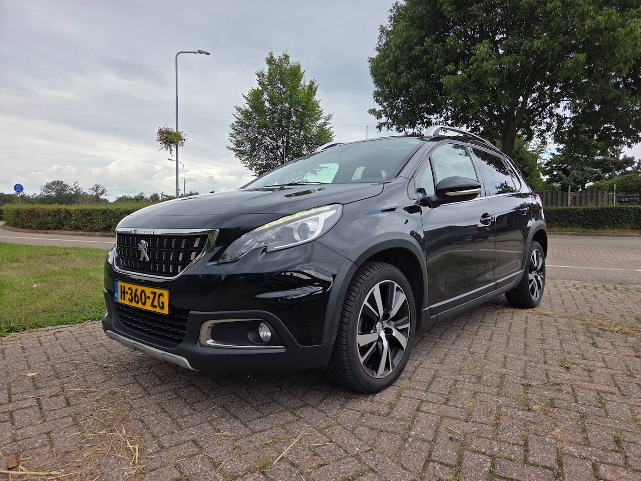 Peugeot 2008 - 1.2 PureTech Allure 1.2 PureTech 130pk Allure - AutoWereld.nl