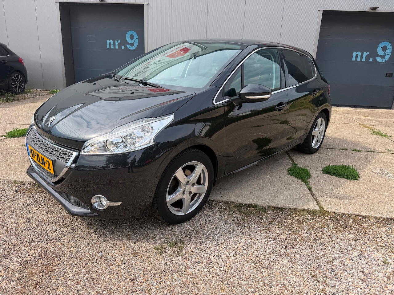 Peugeot 208 - 1.4 VTi Alluremet airco en ketting geen natte riem - AutoWereld.nl