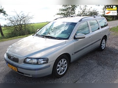 Volvo V70 - 2.4 Comfort Line // apk 03/2027 / dealer onderhouden //