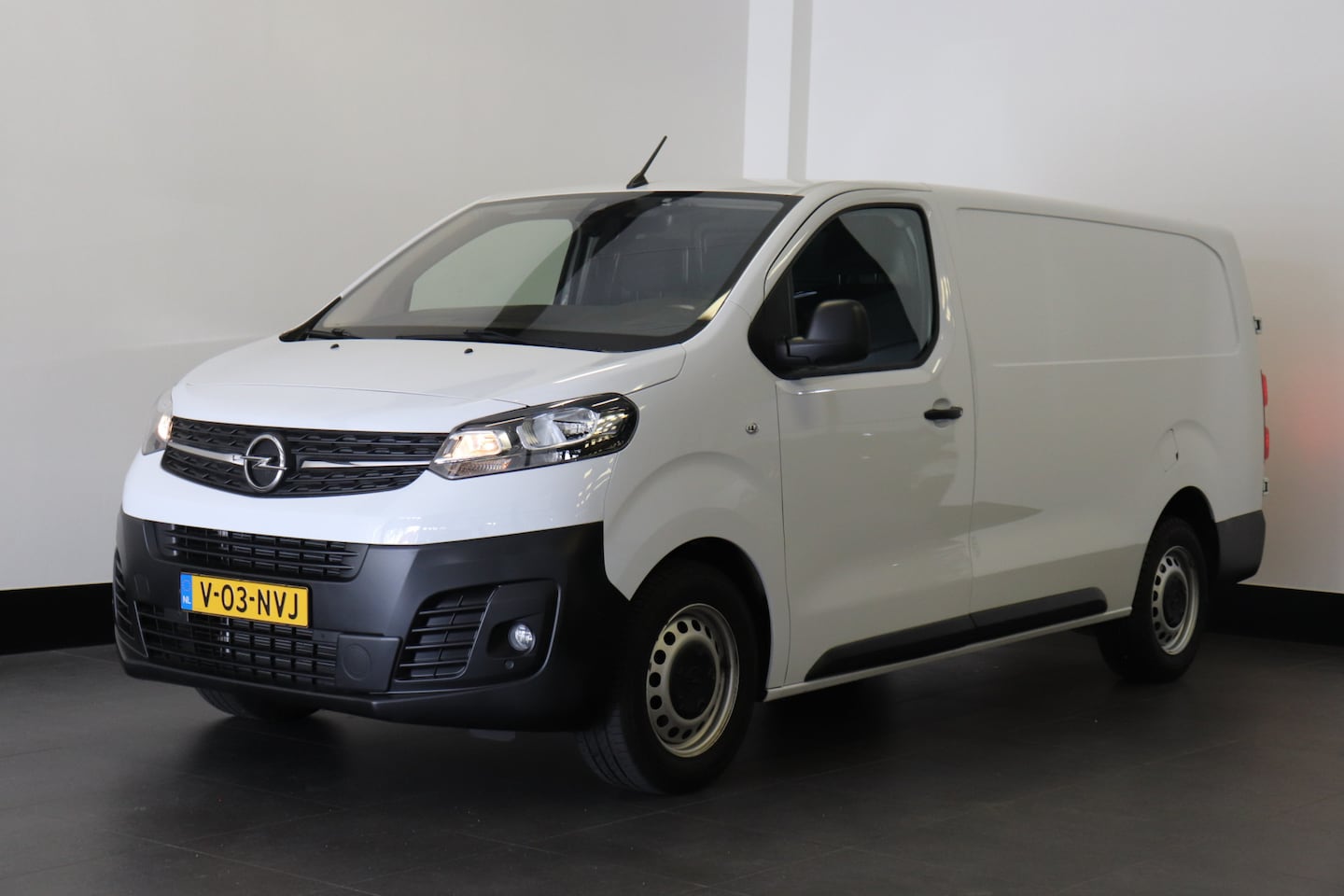 Opel Vivaro - 2.0 BlueHDi 145PK L3 EURO 6 - Airco - Navi - Cruise - € 16.499.- Excl. - AutoWereld.nl