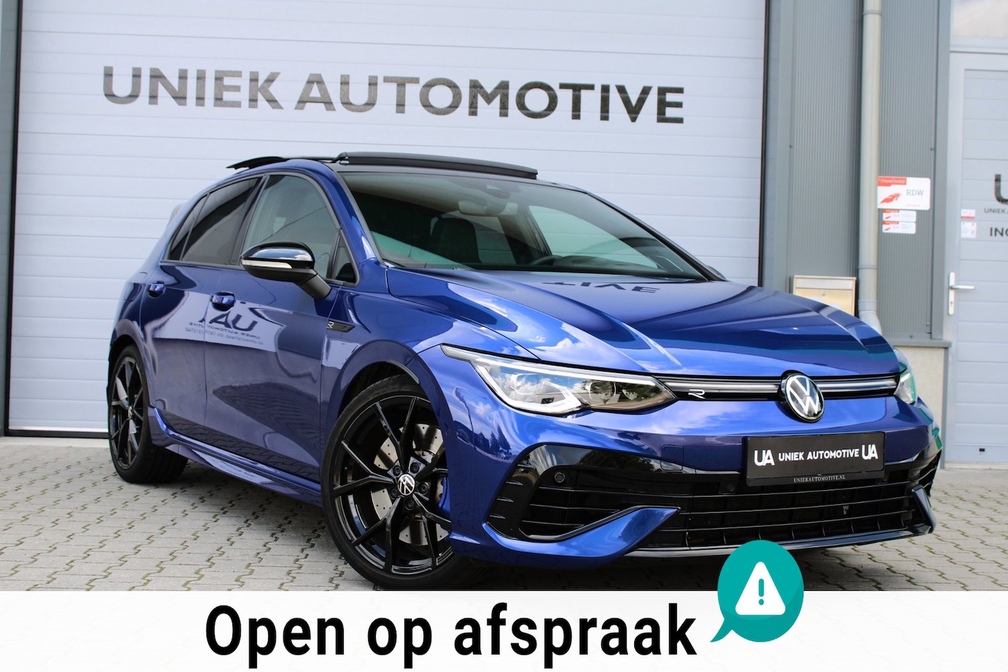 Volkswagen Golf - 2.0 TSI R 4M PERFORMANCE | HEAD UP | AKRAPOVIC | PANO | H&K | LEDER | CARPLAY | CAMERA | A - AutoWereld.nl