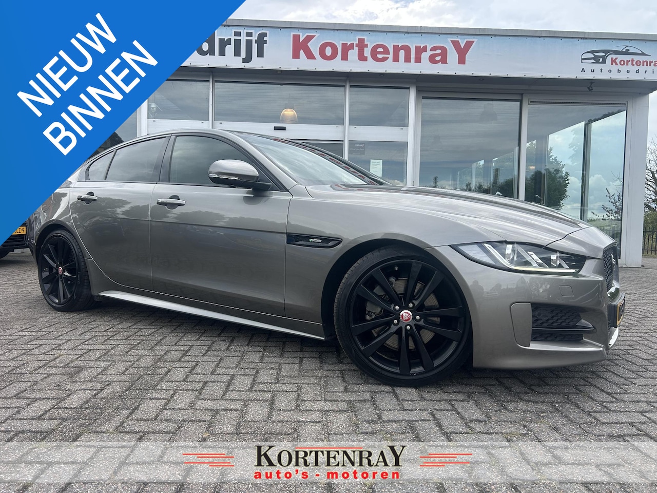 Jaguar XE - 2.0 Portfolio R Sport Black Pack/automaat/ Bomvol opties/Speciale kleurstelling/Nieuwstaat - AutoWereld.nl