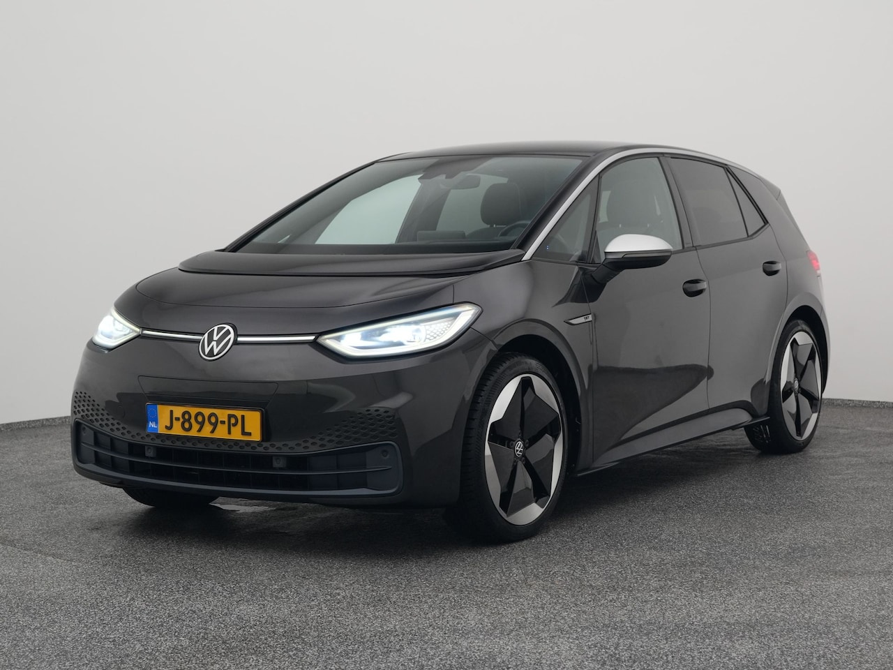Volkswagen ID.3 - First Max 58 kWh EXPORT ONLY € 12.350,- Netto | PANO | CAMERA | ADAPTIVE | STOEL- EN STUUR - AutoWereld.nl