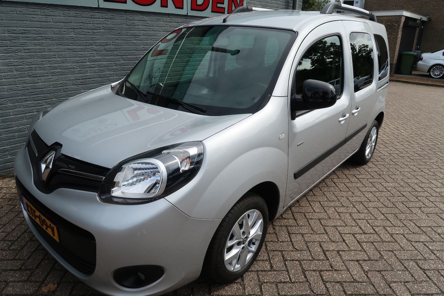 Renault Kangoo Family - 1.2 TCe Limited Start&Stop Eerste eigenaar - AutoWereld.nl