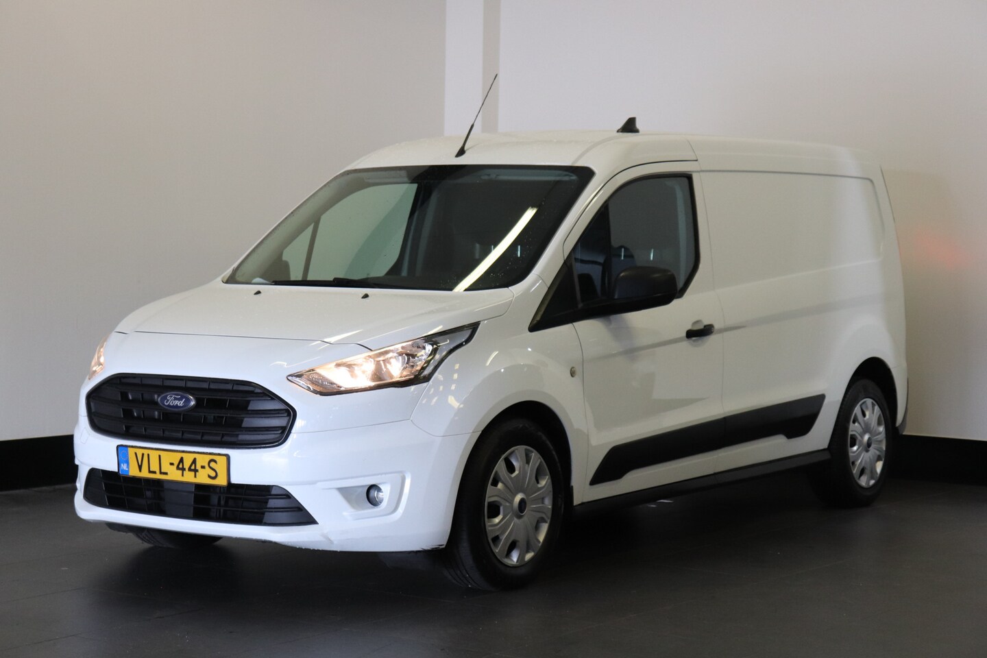 Ford Transit Connect - 1.5 EcoBlue 100PK L2 EURO 6 - Airco - Cruise - Camera - €10.900,- Excl. - AutoWereld.nl
