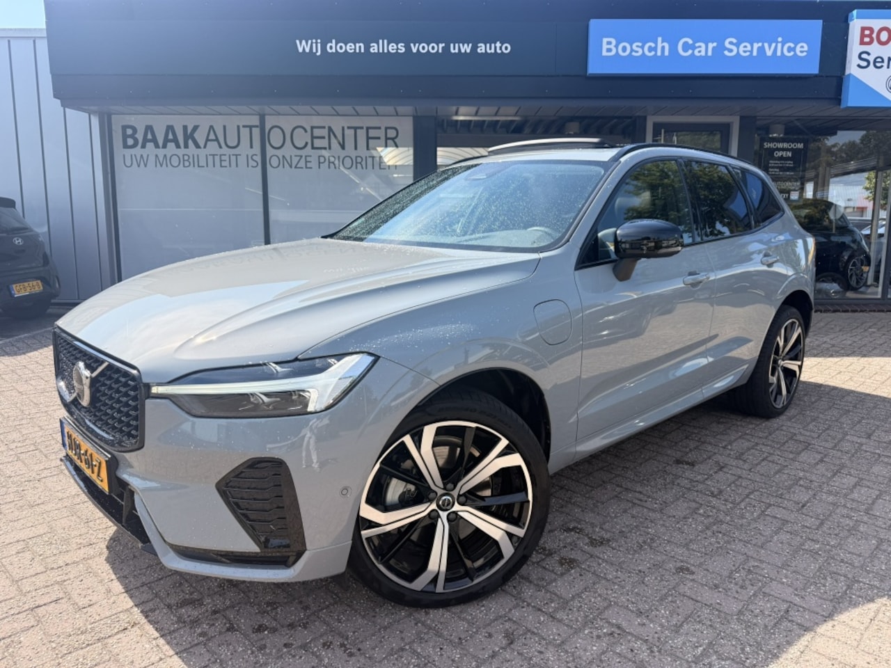Volvo XC60 - 2.0 T6 AWD + Dark | Pano | trekhaak | 360 - AutoWereld.nl