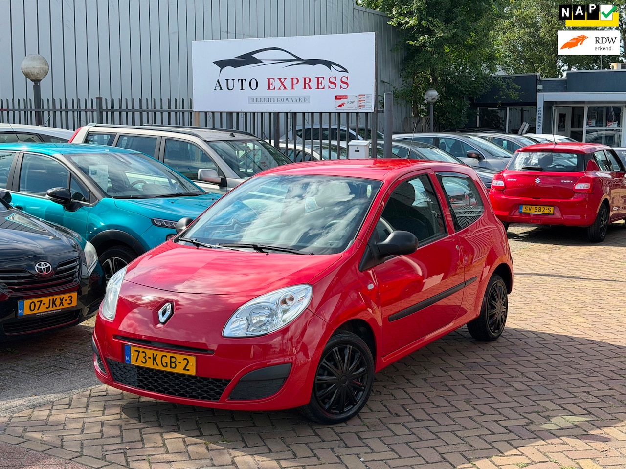 Renault Twingo - 1.2 Authentique/Airco/Elektrische Raam/Stuurbekrachtiging/2E eigenaar/Nap/Nieuw Apk/3 Maan - AutoWereld.nl