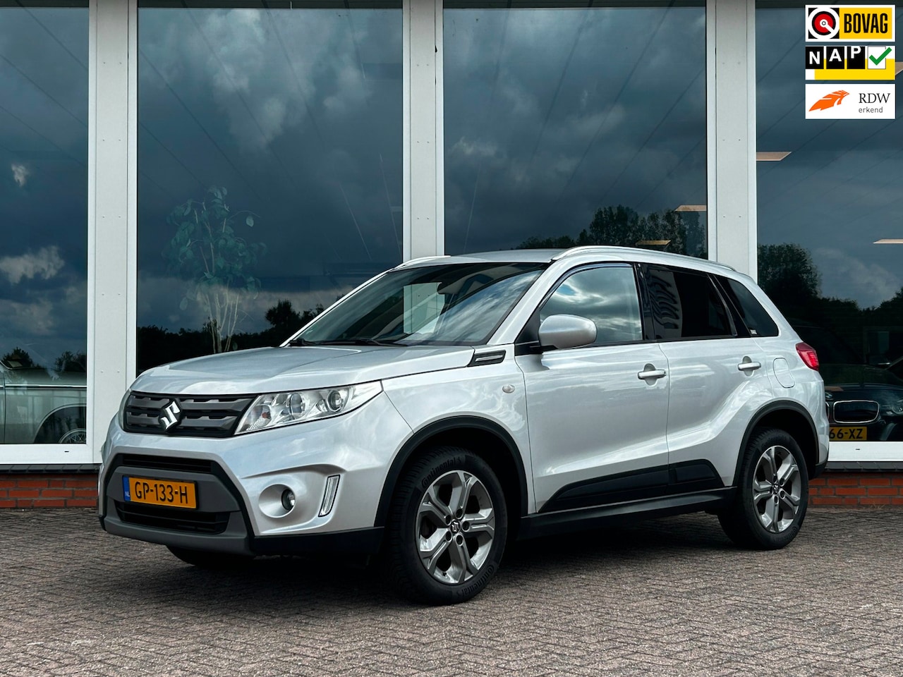 Suzuki Vitara - 1.6 Exclusive - Navi - Camera - Trekhaak - LM - AutoWereld.nl