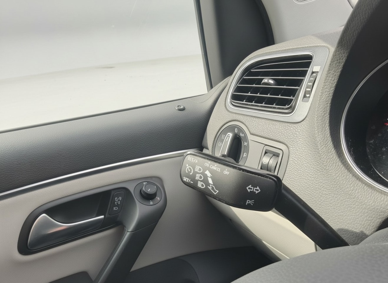 Volkswagen Polo - 1.0 First Edition 1.0 First Edition, 1e eigenaar, Cruise, Airco, Bluetooth, NAP