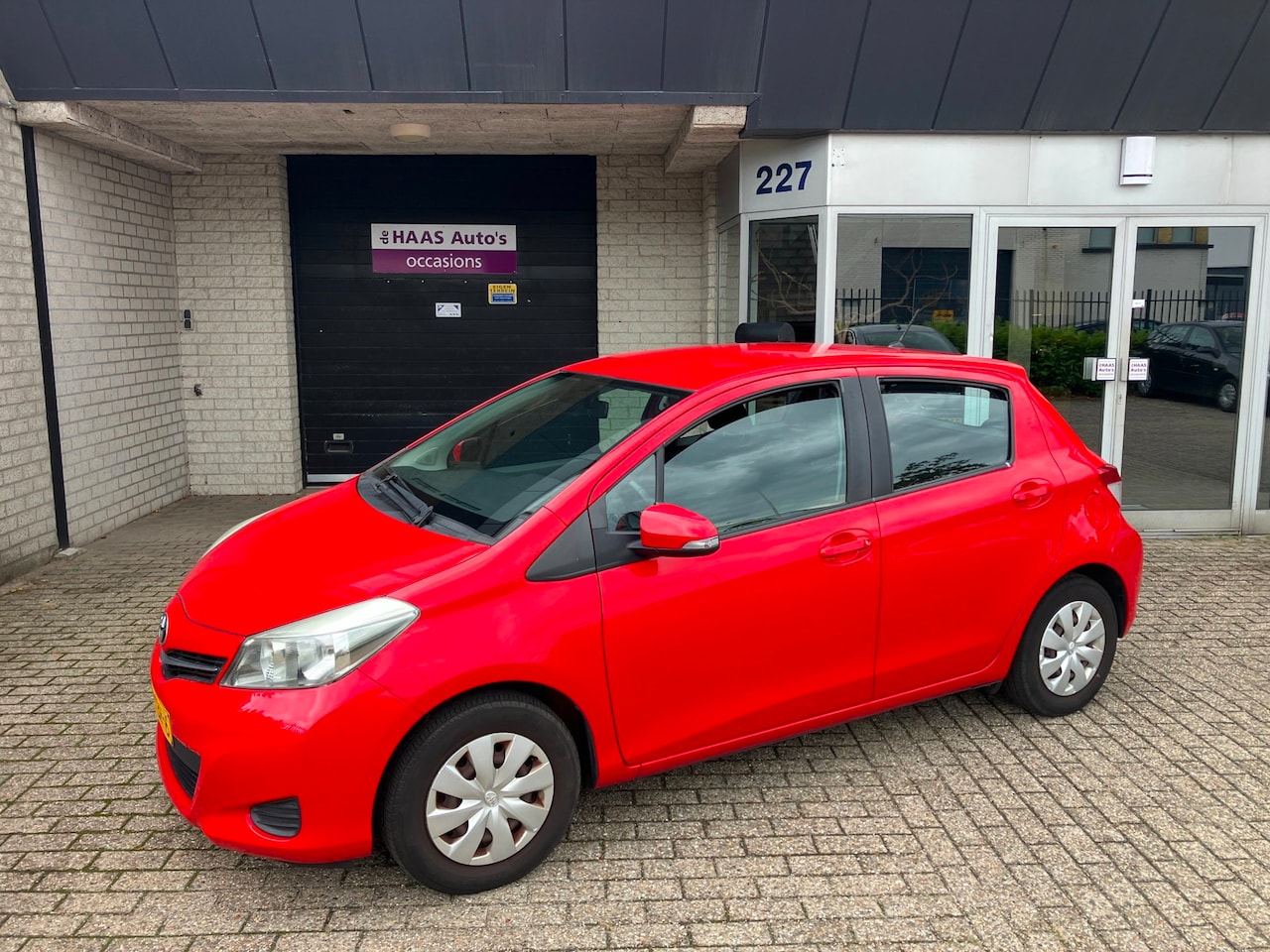 Toyota Yaris - 1.0 VVT-i Aspiration / NWE MODELJAAR / DEALER SERVICED / CAMERA / AIRCO - AutoWereld.nl
