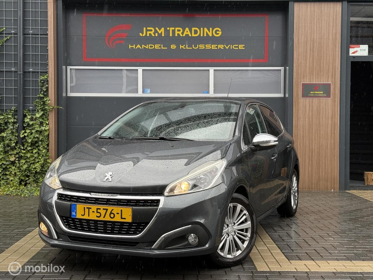 Peugeot 208 - 1.2 PureTech Blue Lease Premium Carplay Airco NAP - AutoWereld.nl