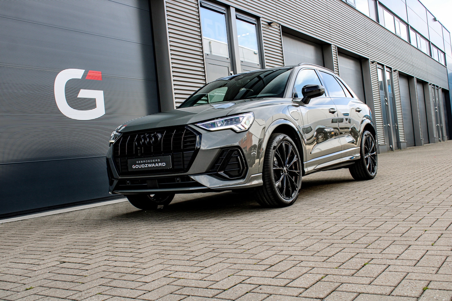 Audi Q3 - 45 TFSI e S Edition | Chronosgrijs | SONOS | Camera | LED | Ambianceverl. | Standkachel | - AutoWereld.nl