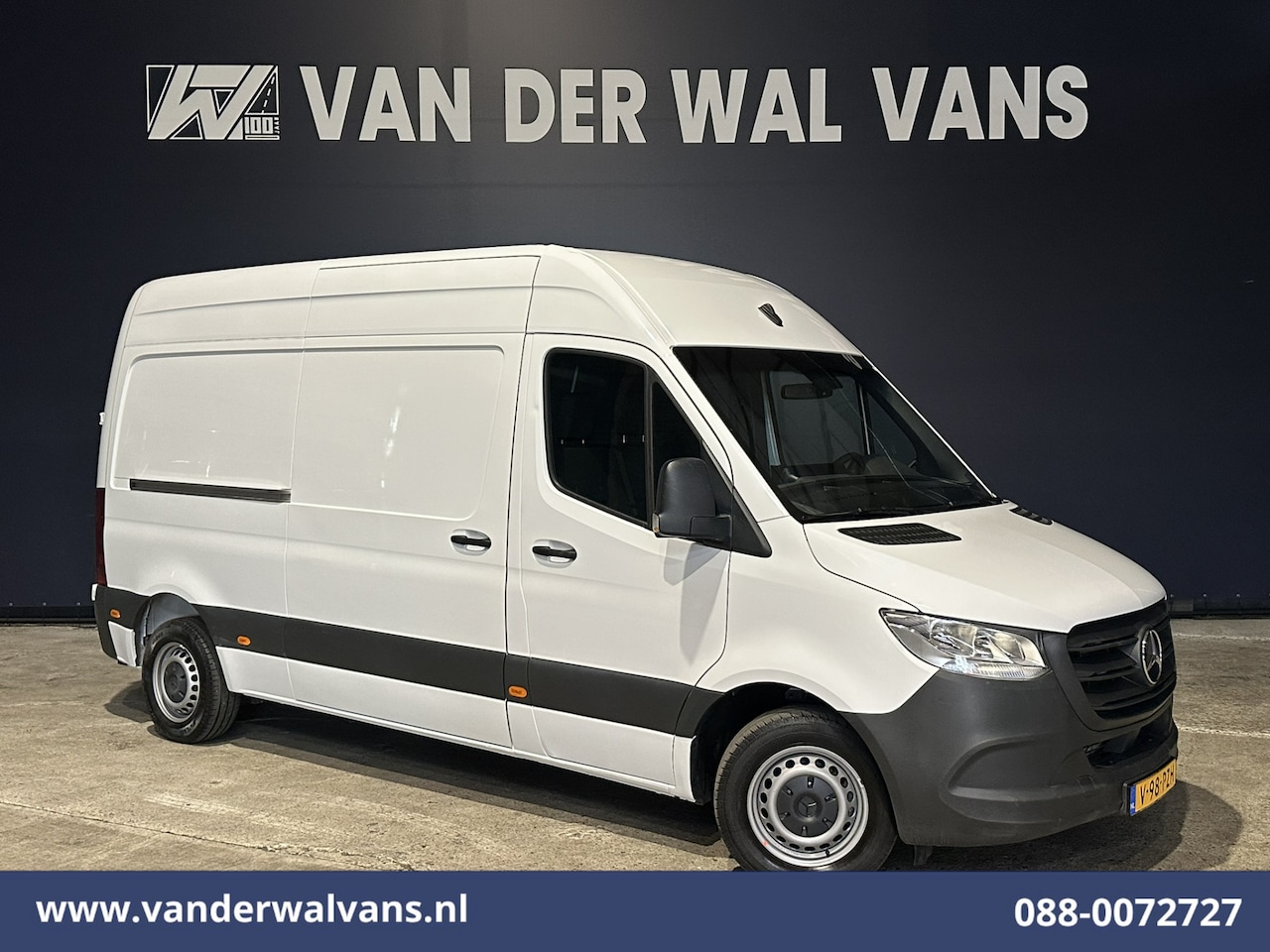 Mercedes-Benz Sprinter - 211 CDI 115pk L2H2 Euro6 Airco | Trekhaak | Bijrijdersbank Bluetooth telefoonvoorbereiding - AutoWereld.nl