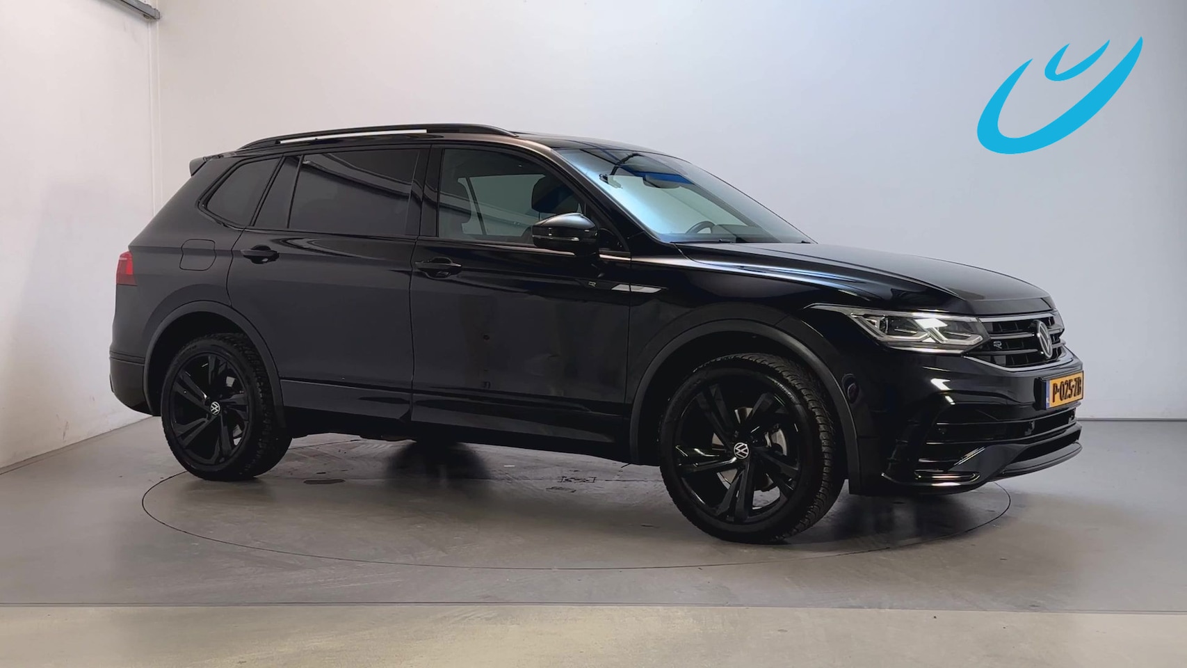 Volkswagen Tiguan Allspace - 1.5 TSI R-Line Business+ 7p. Panoramadak LED Stoelverwarming Trekhaak Camera - AutoWereld.nl
