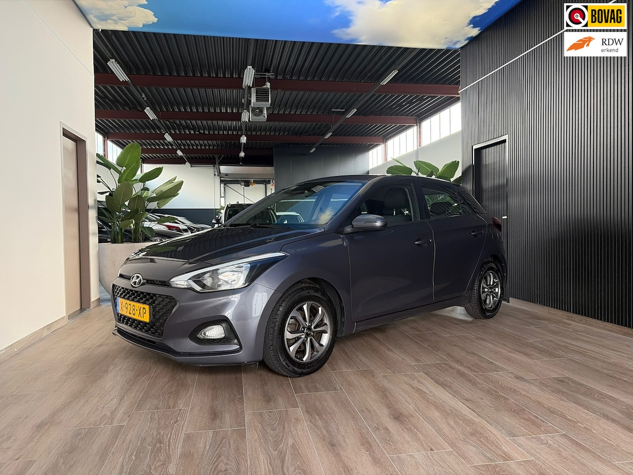 Hyundai i20 - 1.0 T- Premium/ carplay / camera, zeer nette auto - AutoWereld.nl