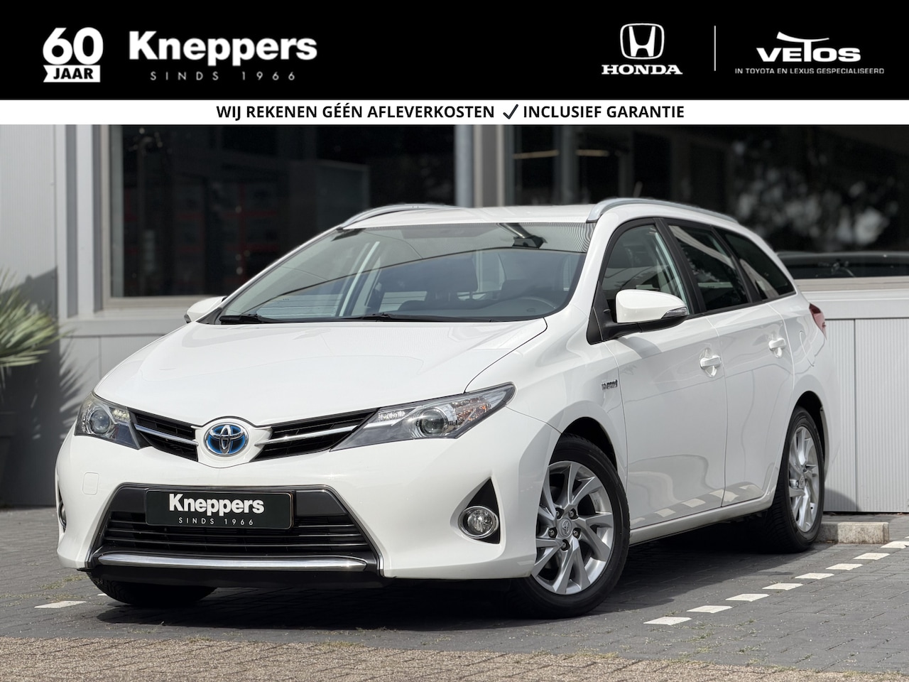 Toyota Auris Touring Sports - 1.8 Hybrid Aspiration | GEEN AFLEVERKOSTEN |  All season banden, Navigatie, Camera - AutoWereld.nl