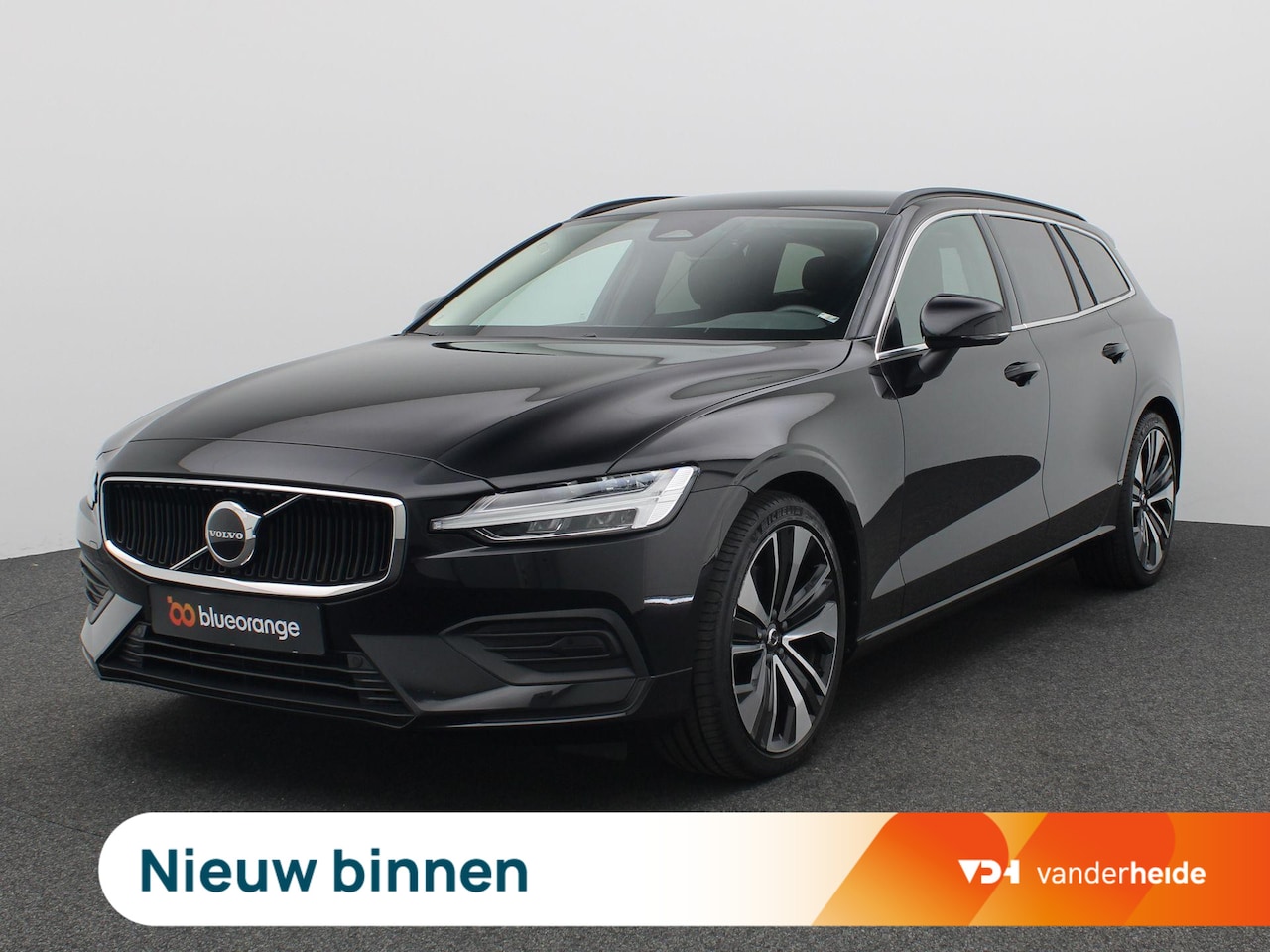 Volvo V60 - 2.0 B4 Core 197PK Aut. Trekhaak, Achteruitrijcamera, Keyless, 19" LM Velgen, Navi, Stoelve - AutoWereld.nl