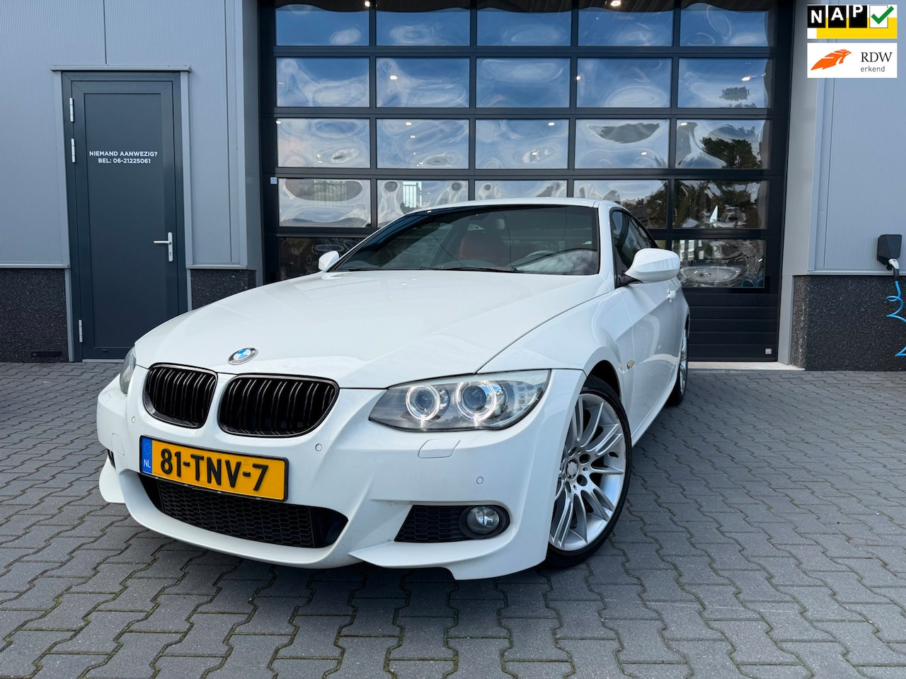 BMW 3-serie Coupé - 320i Business Line Sport 320i Business Line Sport, M-PAKKET en sportstoelen. - AutoWereld.nl
