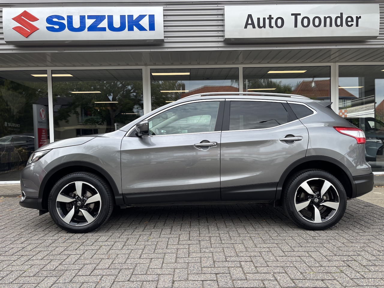 Nissan Qashqai - 1.6 N-Connecta | 164pk | 1500kg trekgewicht | 360* camera | Panodak - AutoWereld.nl