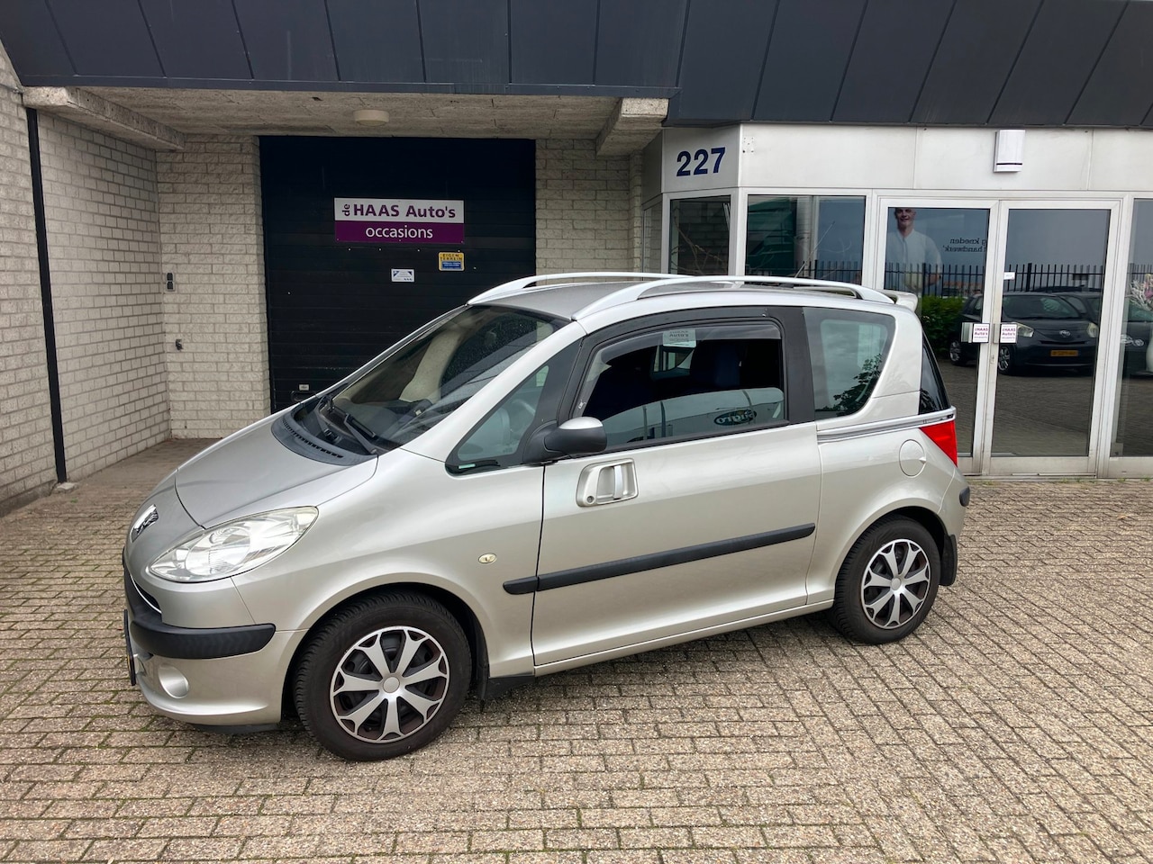 Peugeot 1007 - 1.6-16V Gentry / AIRCO / NETTE STAAT / APK AUGUSTUS 2027 / NWE BANDEN - AutoWereld.nl