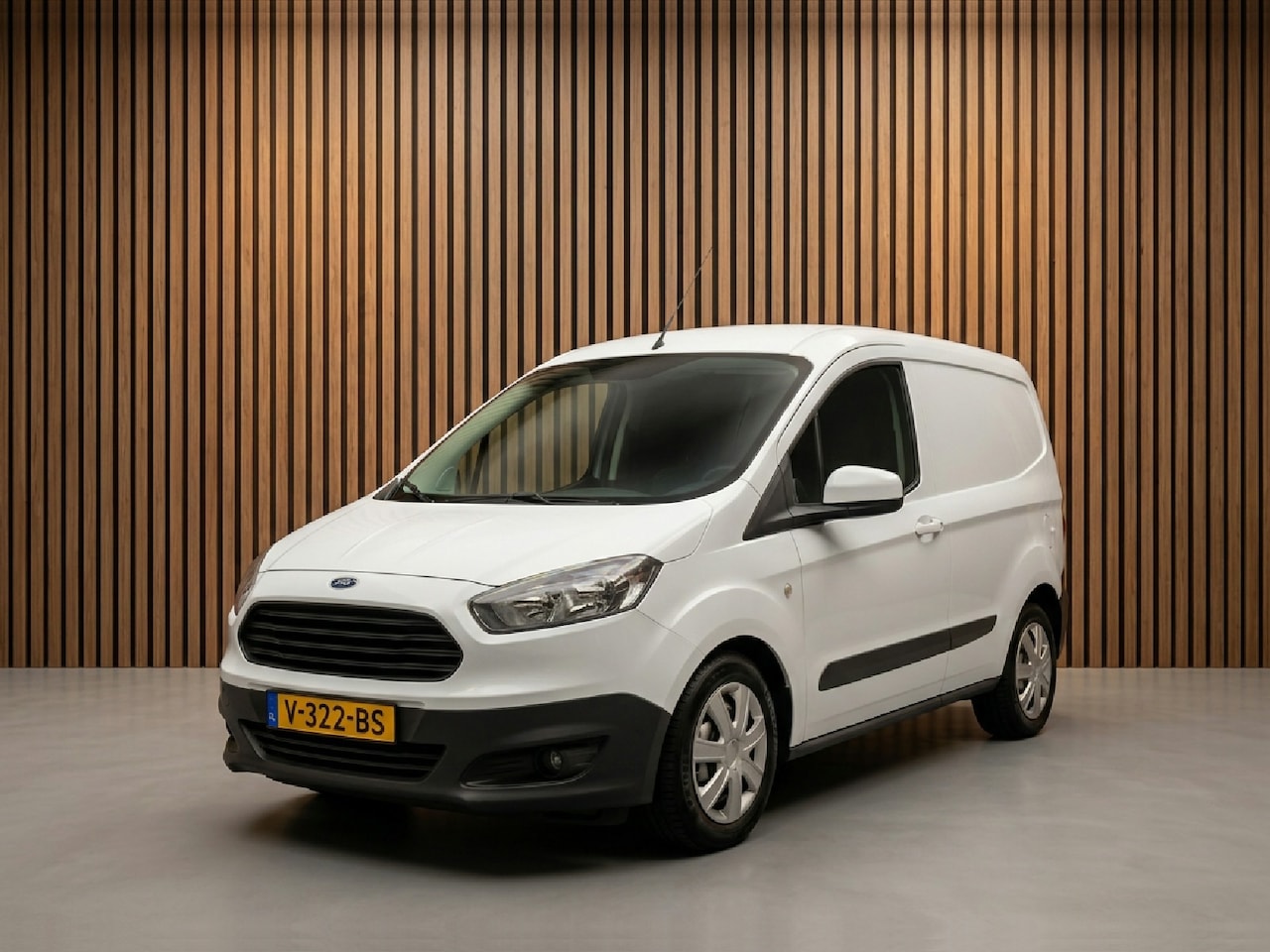 Ford Transit Courier - 1.5 TDCI Economy Edition airco / trekhaak - AutoWereld.nl