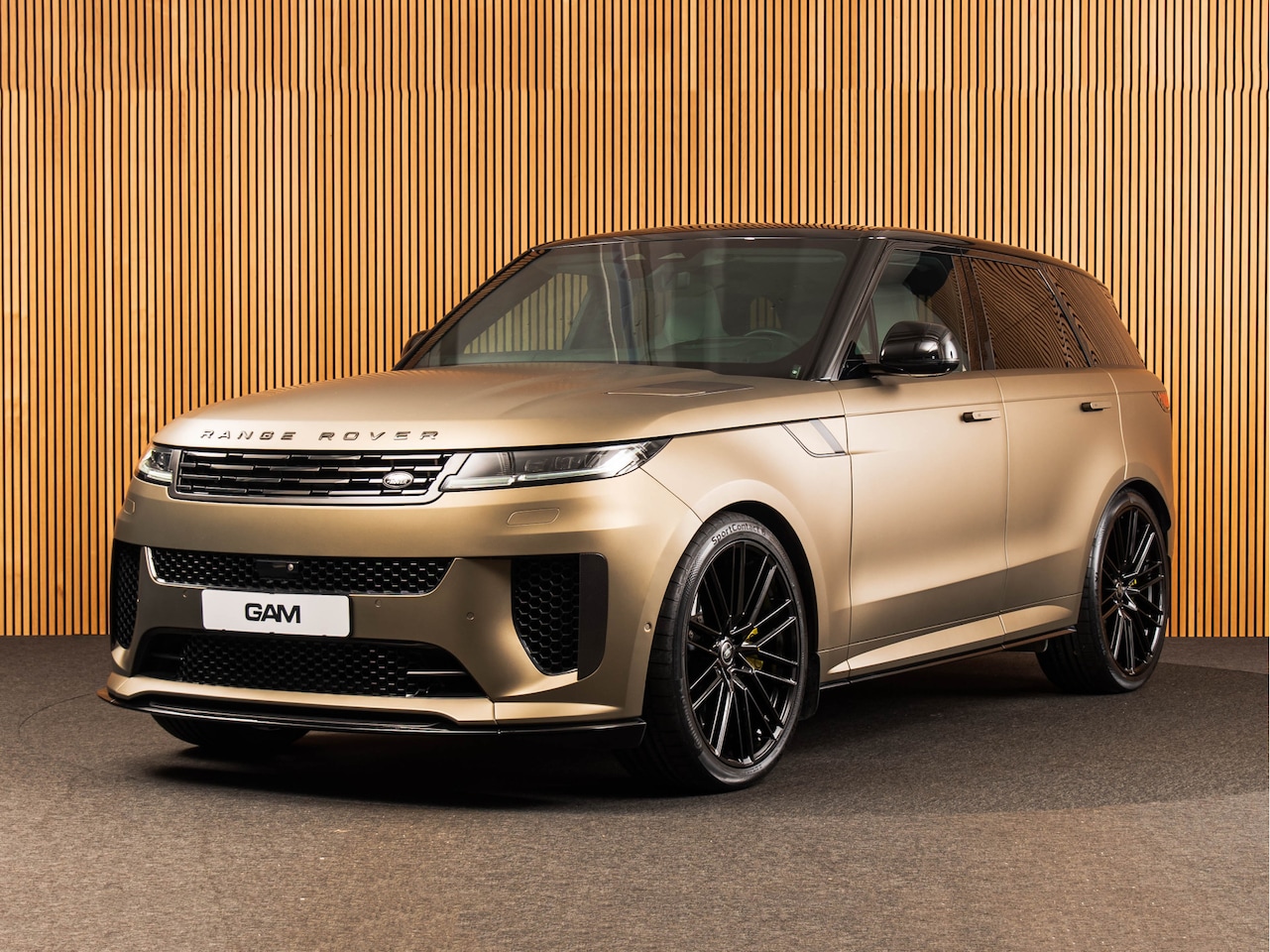 Land Rover Range Rover Sport - 4.4 P635 SV Edition One Carbon Bronze EDITION ONE CARBON BRONZE | KERAMISCH | SVO - AutoWereld.nl