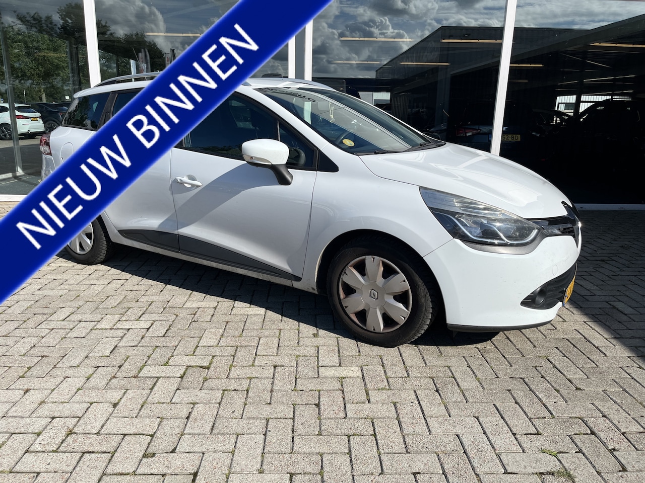 Renault Clio Estate - 0.9 TCe Expression Airco / Pdc / Nav - AutoWereld.nl