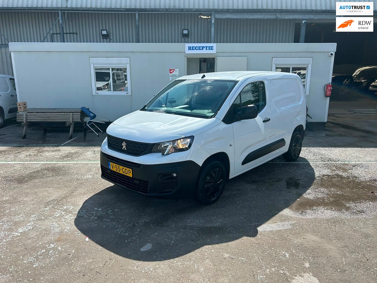 Peugeot Partner - 1.5 BlueHDI Asphalt 3 personen - AutoWereld.nl