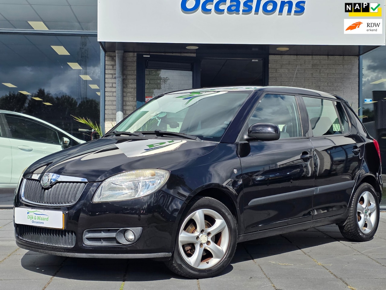Skoda Fabia - 1.4-16V Ambiente - NAP - NIEUWE APK - 5-DEURS - LICHTMETAAL - AutoWereld.nl