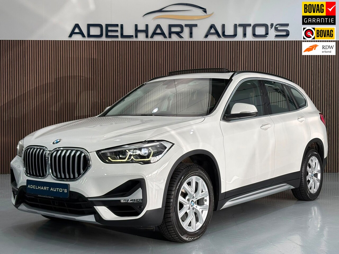 BMW X1 - SDrive18i Executive Automaat / Panorama dak / Navigatie full map / Camera / Cruise control - AutoWereld.nl