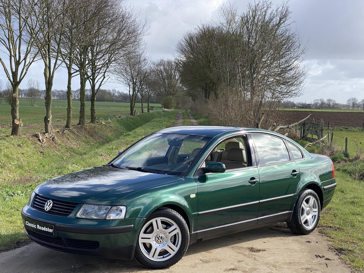 Volkswagen Passat - SEDAN 2.3 VR5, ZEER NETTE STAAT! - AutoWereld.nl