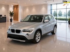 BMW X1 - SDrive18i NAP- Airco- Navi - Trekhaak- Parkeersensoren- Elek.ramen- Velgen