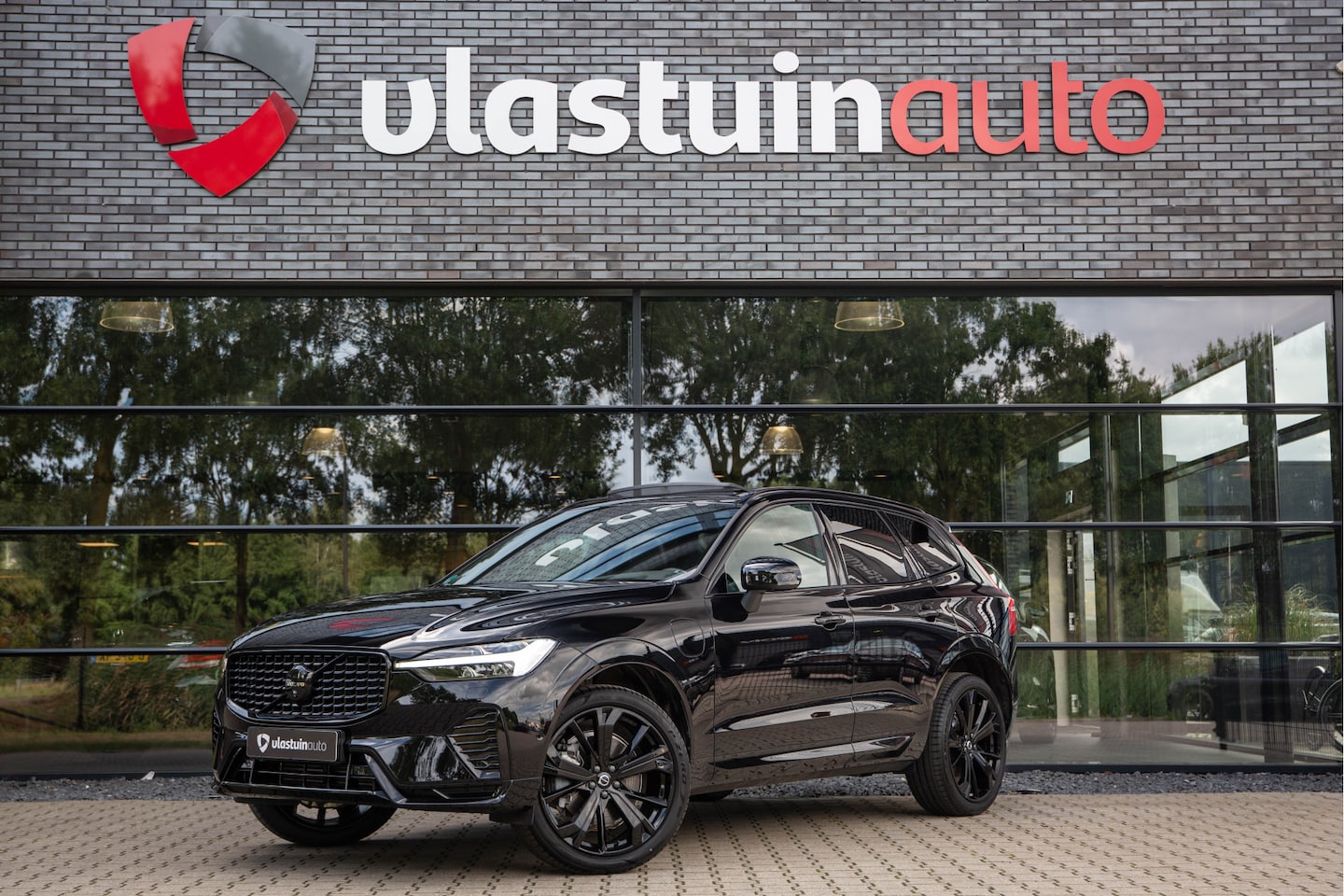 Volvo XC60 - 2.0 T8 Plug-in hybrid AWD Plus Black Edition 2.0 T8 Plug-in hybrid AWD Plus Black Edition , Luchtvering, Panoramadak, Harman&Kardon, 36 - AutoWereld.nl