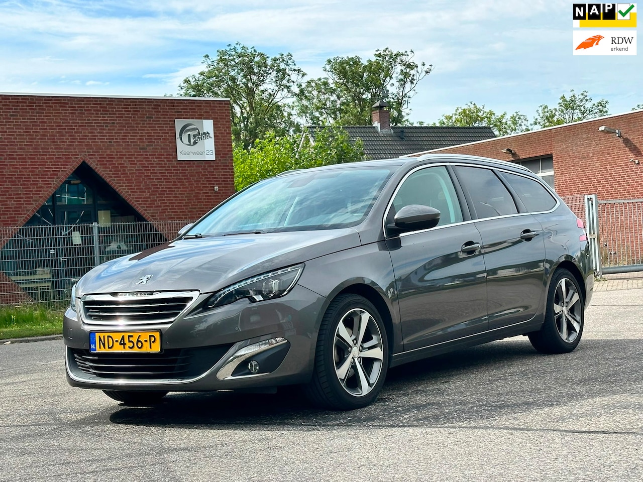 Peugeot 308 SW - 1.2 PureTech Allure Navigatie*Pano*LED*Cruise*Clima*NAP*Dealer onderhouden*LM velgen*Parke - AutoWereld.nl