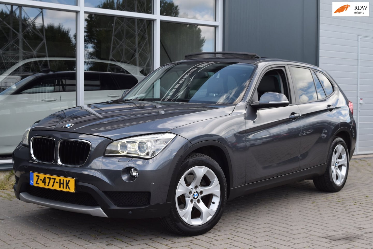 BMW X1 - XDrive20i High Executive | Automaat | Pano | APK 8-2027 - AutoWereld.nl