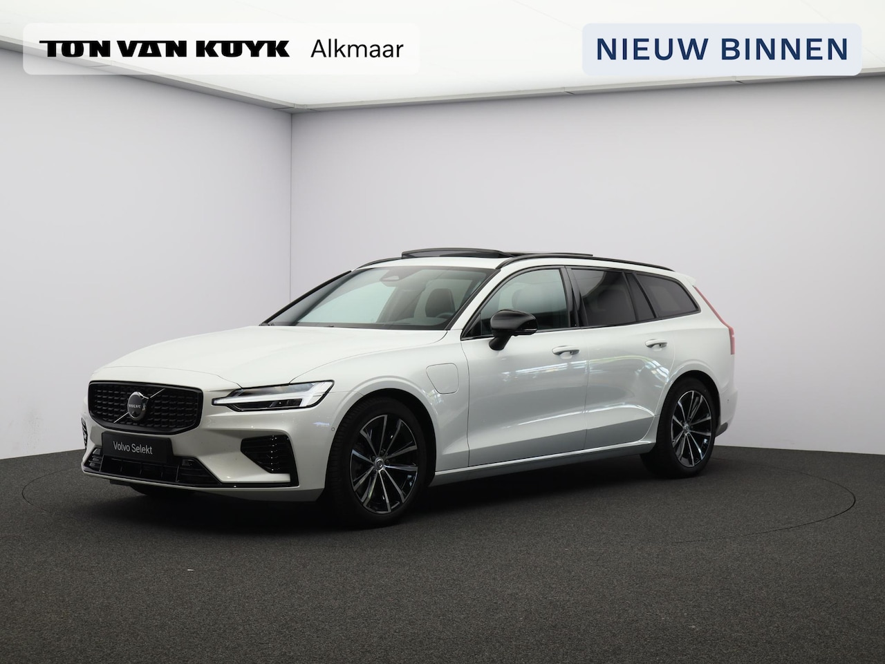 Volvo V60 - 2.0 T8 Plug-in hybrid AWD Plus Dark / Trekhaak / Pan. dak / Head up displ. / Privacy glass - AutoWereld.nl