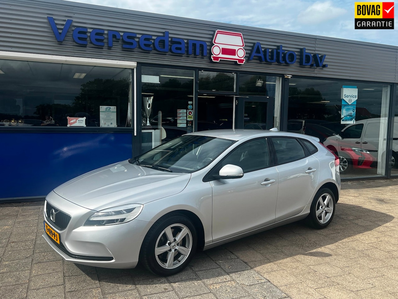 Volvo V40 - 2.0 T2 Momentum 2.0 T2 Momentum, Navi, afn. trekhaak enz... - AutoWereld.nl