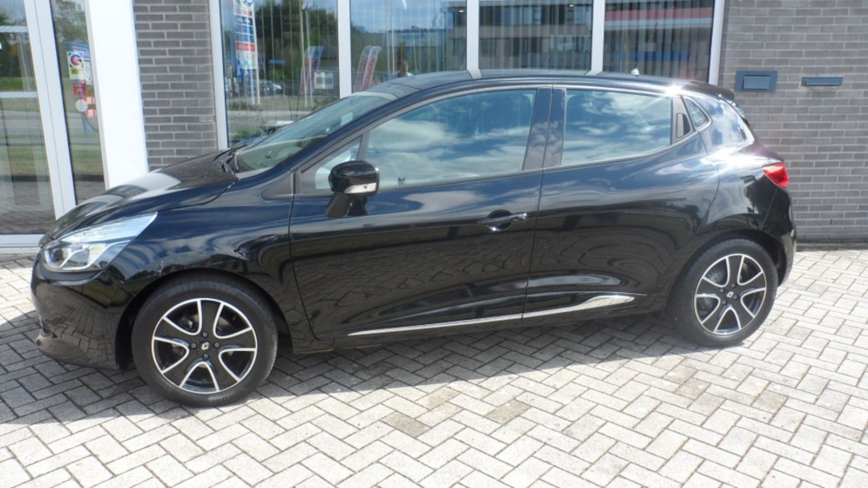 Renault Clio - 1.2 EXPRESSION/ automaat/ trekhaak - AutoWereld.nl