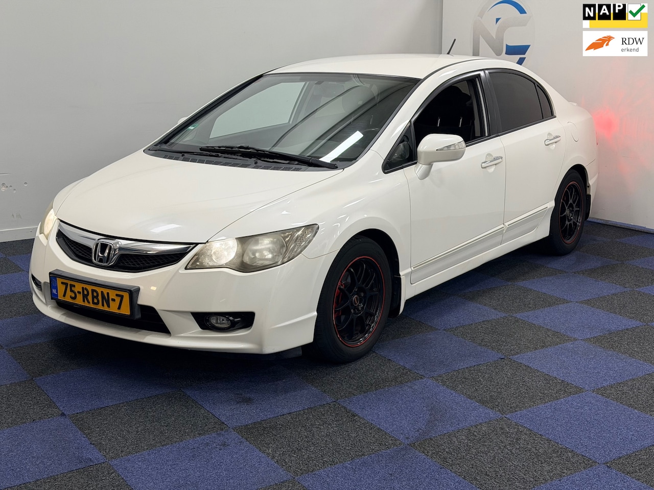 Honda Civic - 1.3 Hybrid Elegance / AUTOMAAT / DEALER OMDERHOUDEN / NETTE AUTO - AutoWereld.nl
