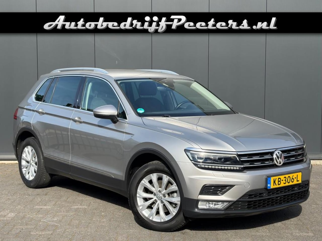 Volkswagen Tiguan - 1.4 TSI DSG Connected 1e eigenaar Navi LED Cruise e.trekhaak NL-auto - AutoWereld.nl